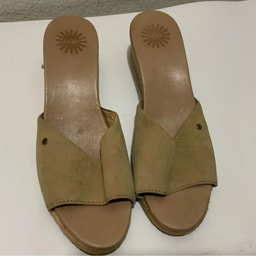 UGG- 1003779 Tan Open Toe Wedge Heel Slide Sandal Shoes, Sz 9.5/40.5